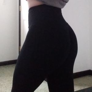 Black Booty Scrunch Gym Leggings